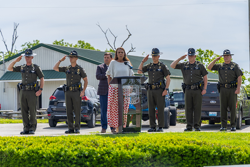 Commission Storm is standing and speaking in a group of four women and a child